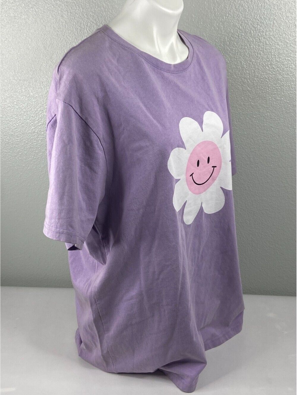 Fantastic Fawn Women Medium Purple Smiling Flower T Shirt Oversized Loose NWT - Picture 9 of 9